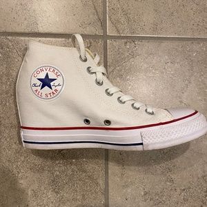 Chuck Taylor Converse Lux Mid Women’s Sneaker
